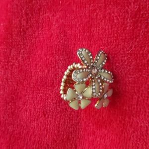 NWOT Floral ring